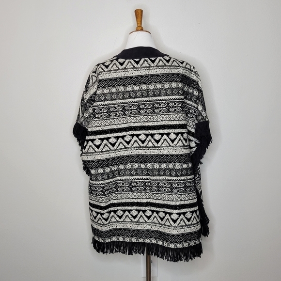 1. State Fringed Tapestry Kimono Size Medium‎ - Picture 6 of 9